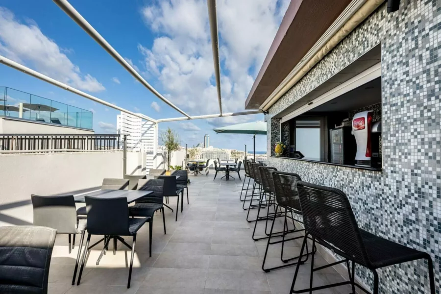 bar-piscine-plaza-regency