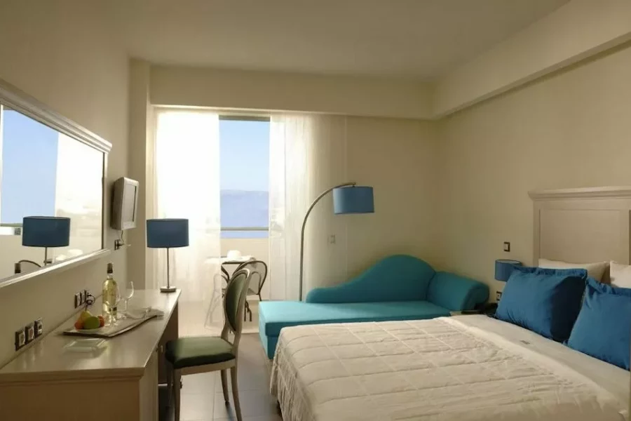 Chambre moderne et lumineuse de l’Angela Suites Boutique Hotel