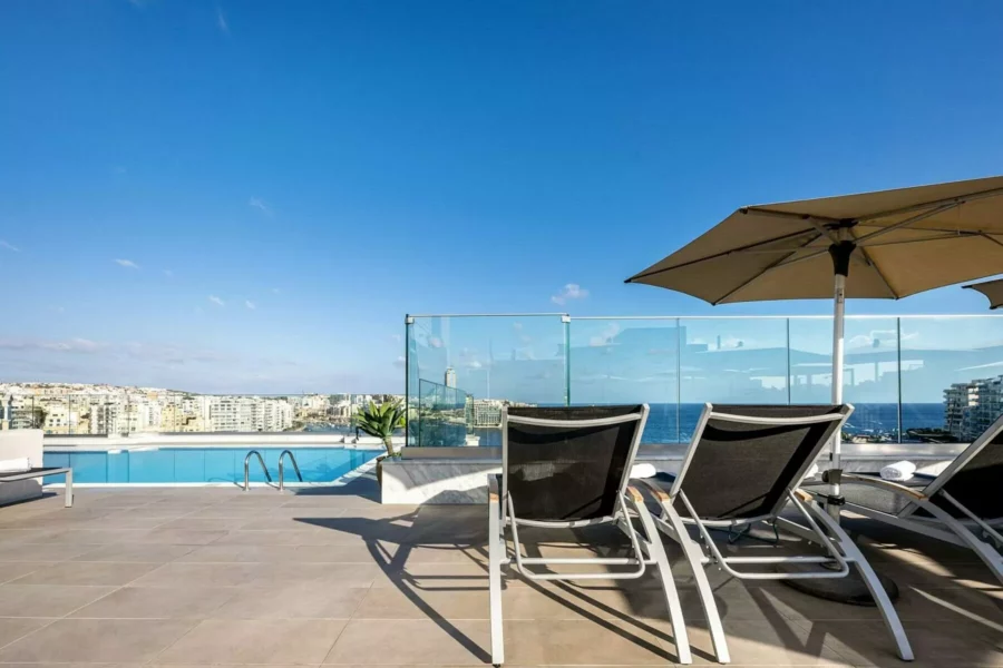 piscine-hotel-plaza-regency-malte
