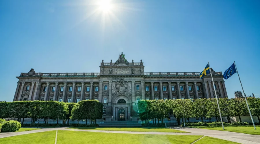 Palais Gris Et Bleu Sous Le Ciel Bleu Pendant La Journée Stockholm, Suède