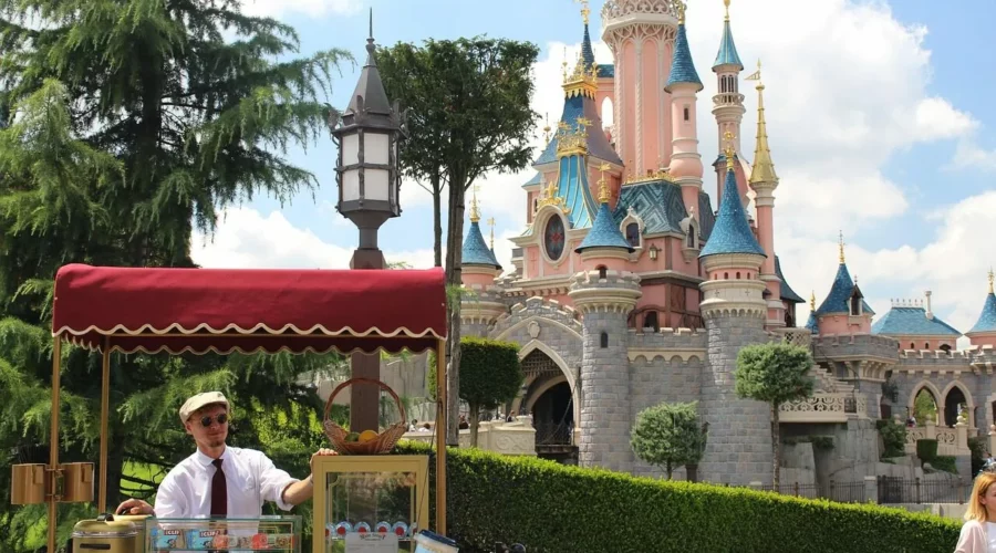 disneyland-paris-2482432_1280